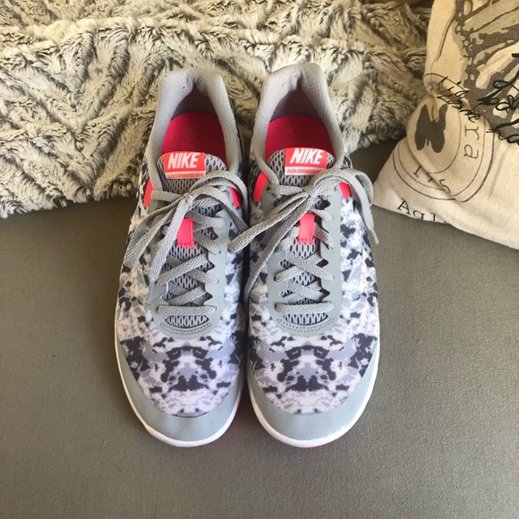 Nike shoes - Picture 2 of 6